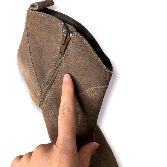 SoldSteve Madden Taupe Suede Ohio Fringe Western Ankle Booties Bohemian Sz 10 - Picture 2 of 6